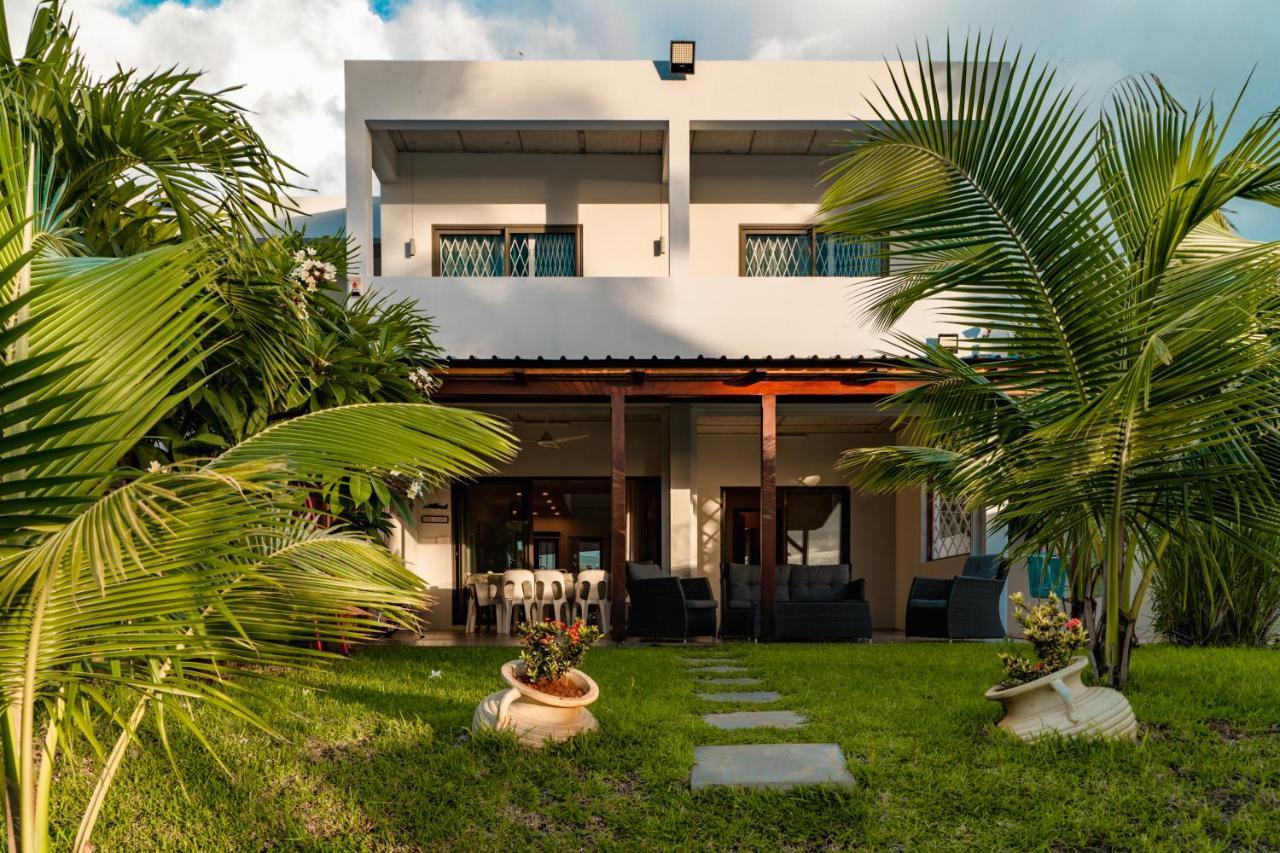 Stella Marris Beachfront Villa Pointe aux Sable Exterior photo
