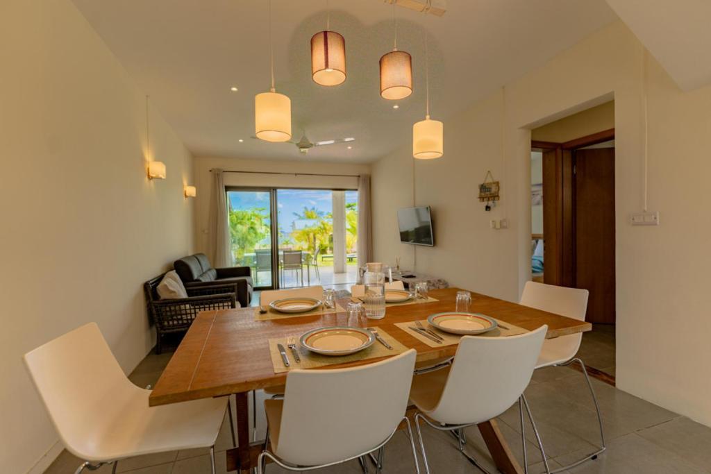 Stella Marris Beachfront Villa Pointe aux Sable Exterior photo