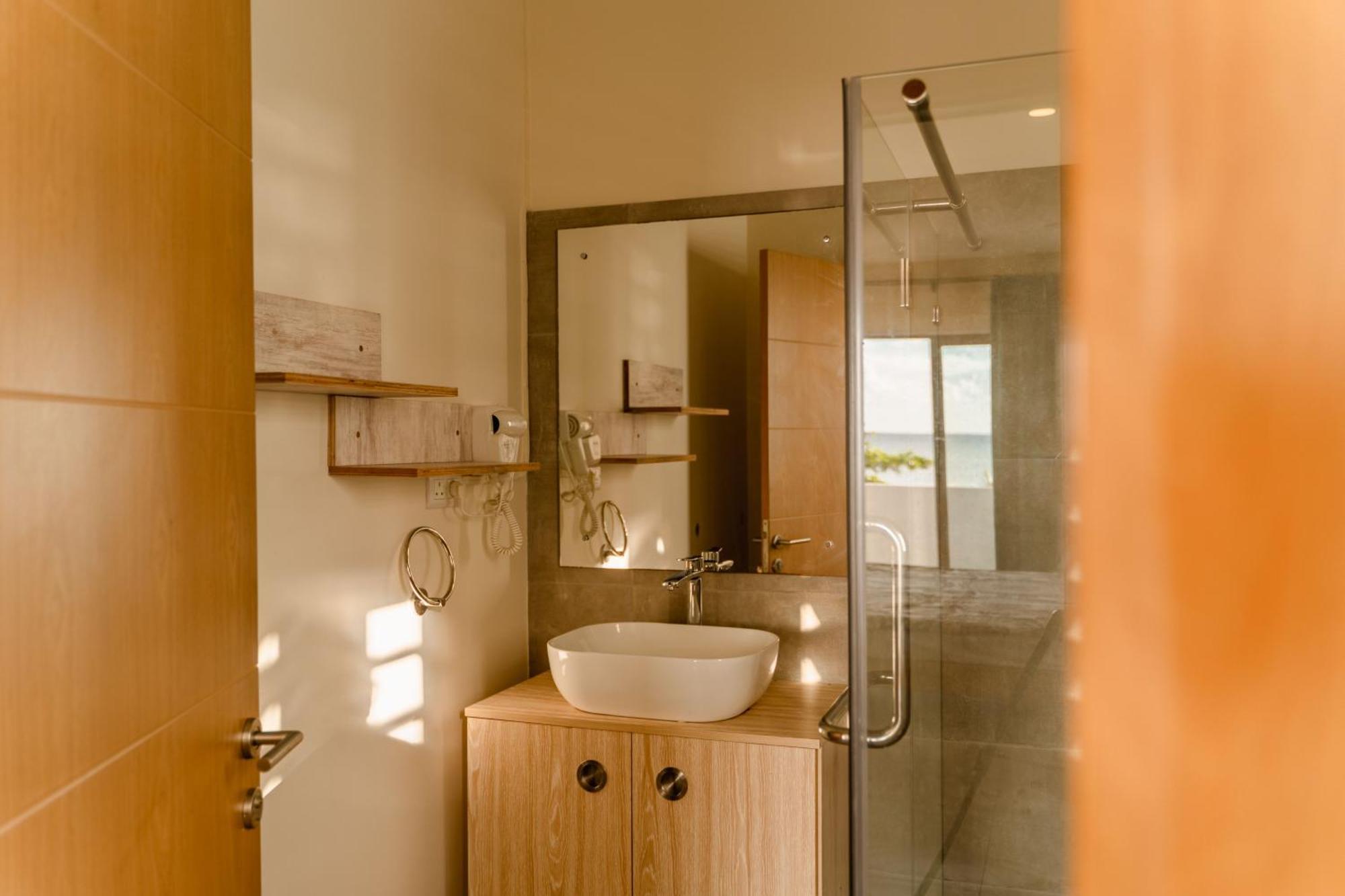 Stella Marris Beachfront Villa Pointe aux Sable Exterior photo
