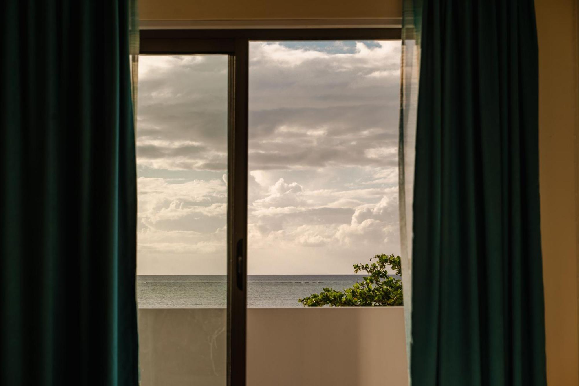 Stella Marris Beachfront Villa Pointe aux Sable Exterior photo